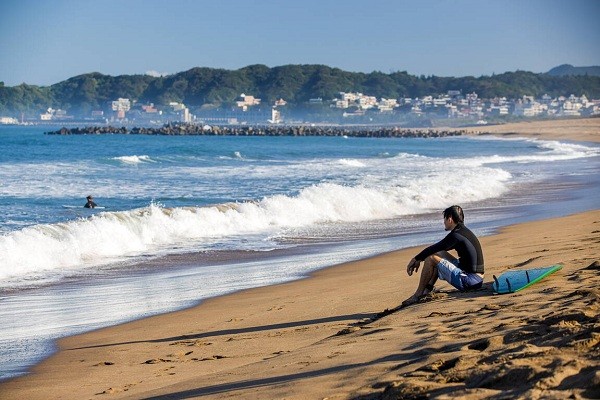 New Taipei opens nation’s first surfing education park on north coast
