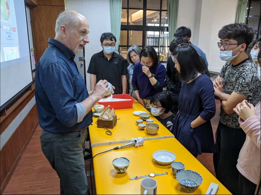 台灣文物保存研究貢獻卓著　英國考古學家泰納沃克申獲梅花卡