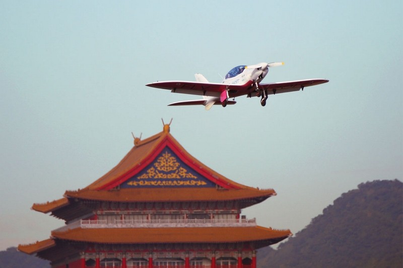 開飛機環遊世界　19歲少女14日飛抵台灣