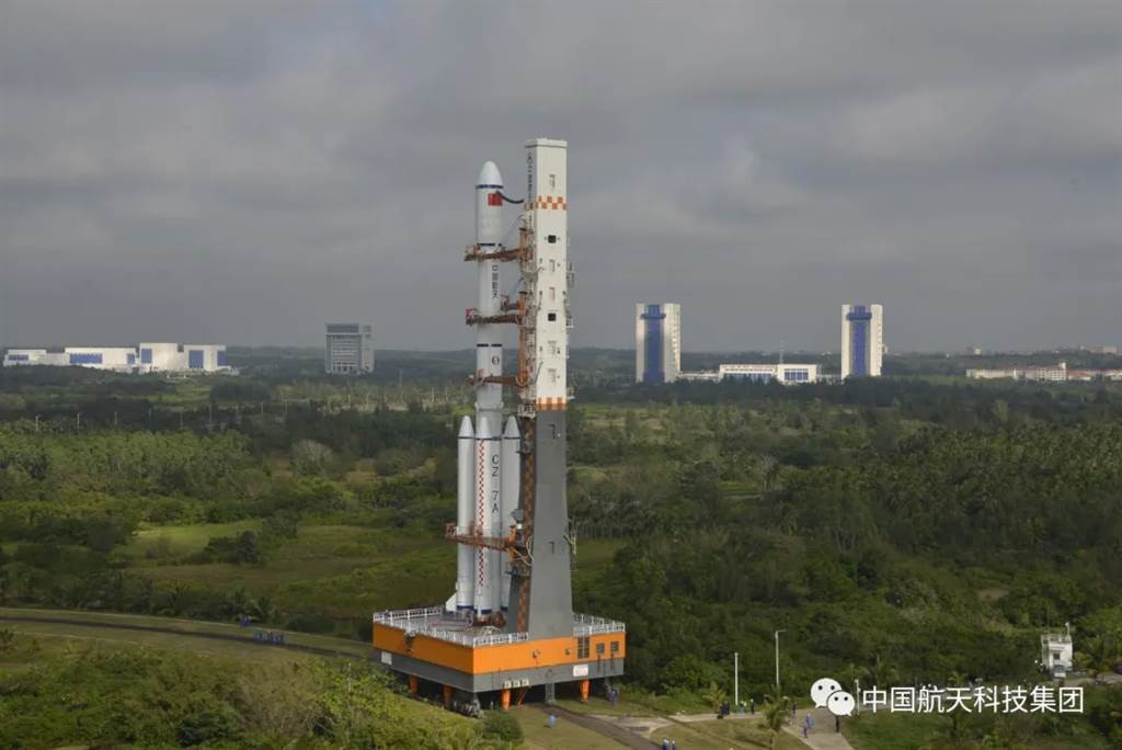 Netizens concerned by Chinese rocket flying south of Taiwan