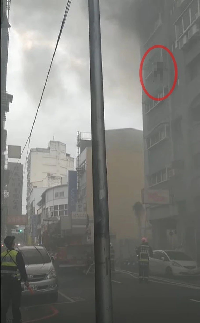 Video shows residents rescued from burning building in central Taiwan