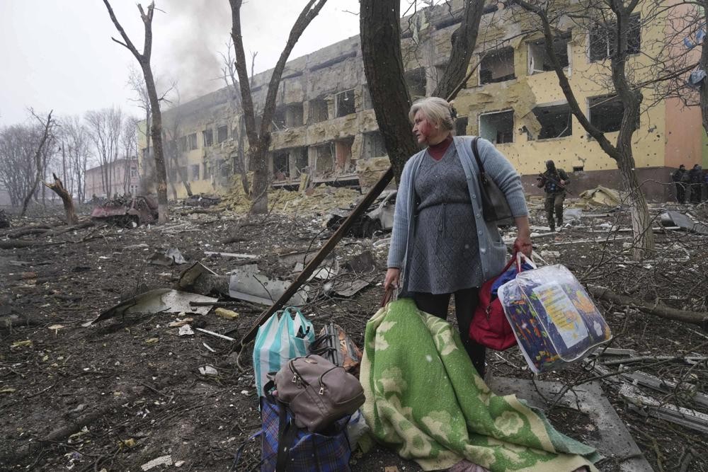 【俄烏戰爭傷婦幼】烏克蘭兒童、婦產醫院皆遭炸 孕婦受傷倉皇逃亡