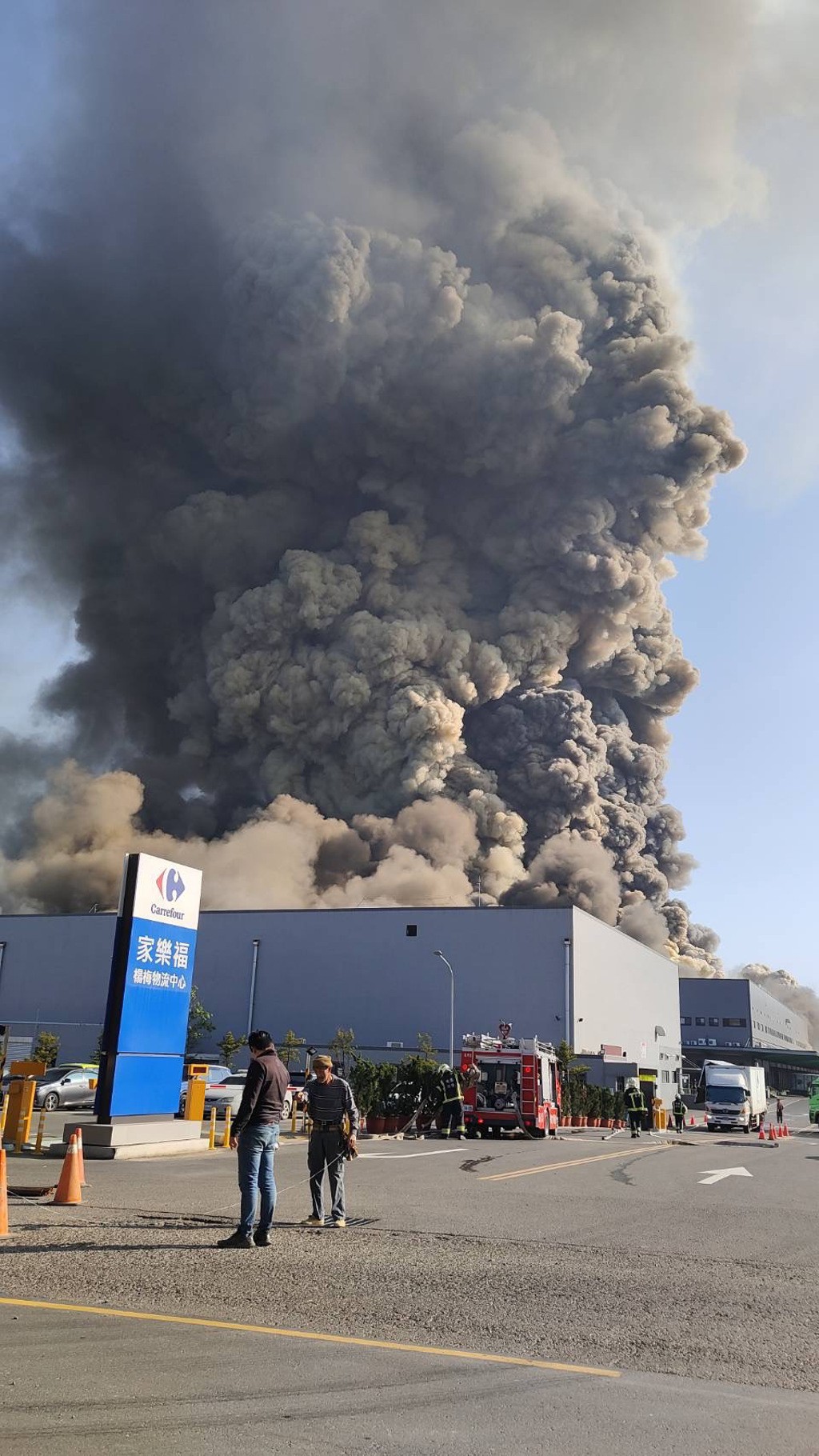 Huge fire breaks out at Carrefour logistics center in northern Taiwan