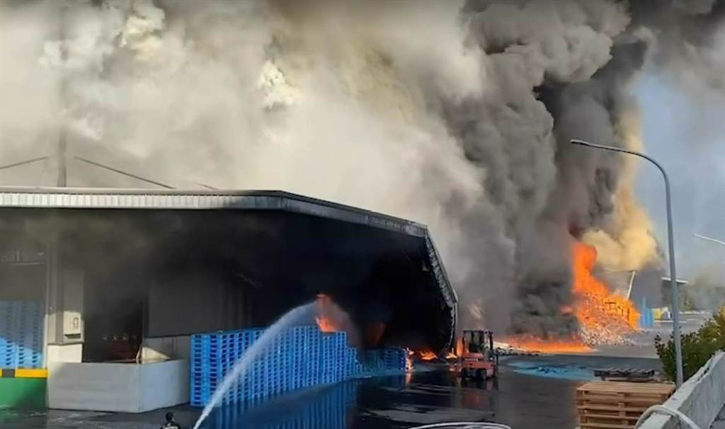 Huge fire breaks out at Carrefour logistics center in northern Taiwan
