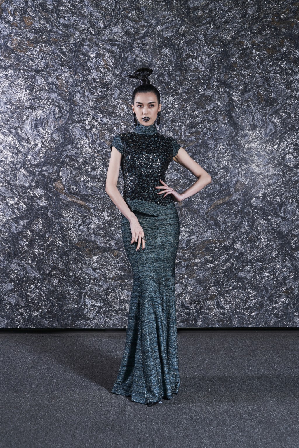 台灣時尚針織女王潘怡良跨界奢石品牌　AW22無極系列登東京時裝週