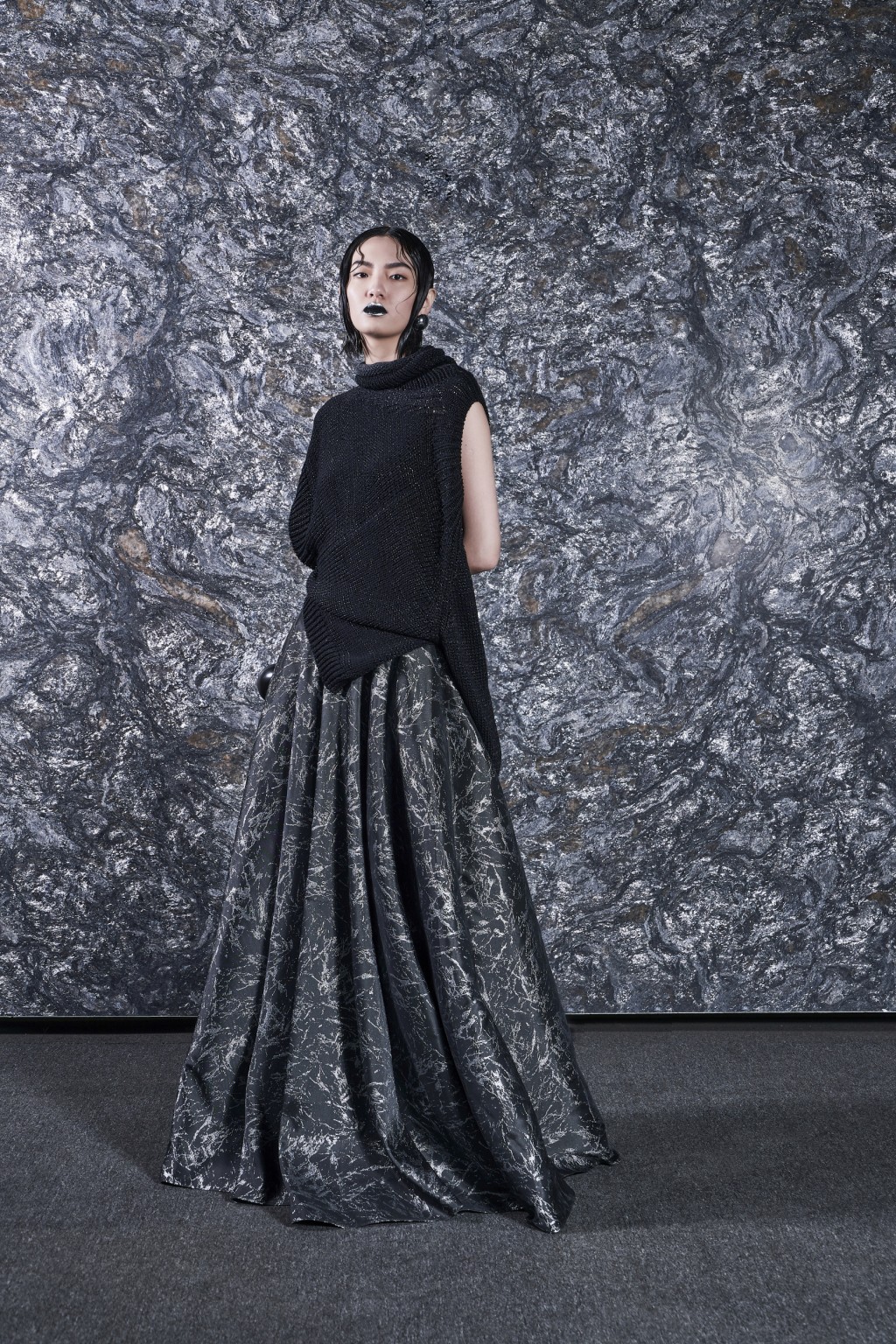 台灣時尚針織女王潘怡良跨界奢石品牌　AW22無極系列登東京時裝週