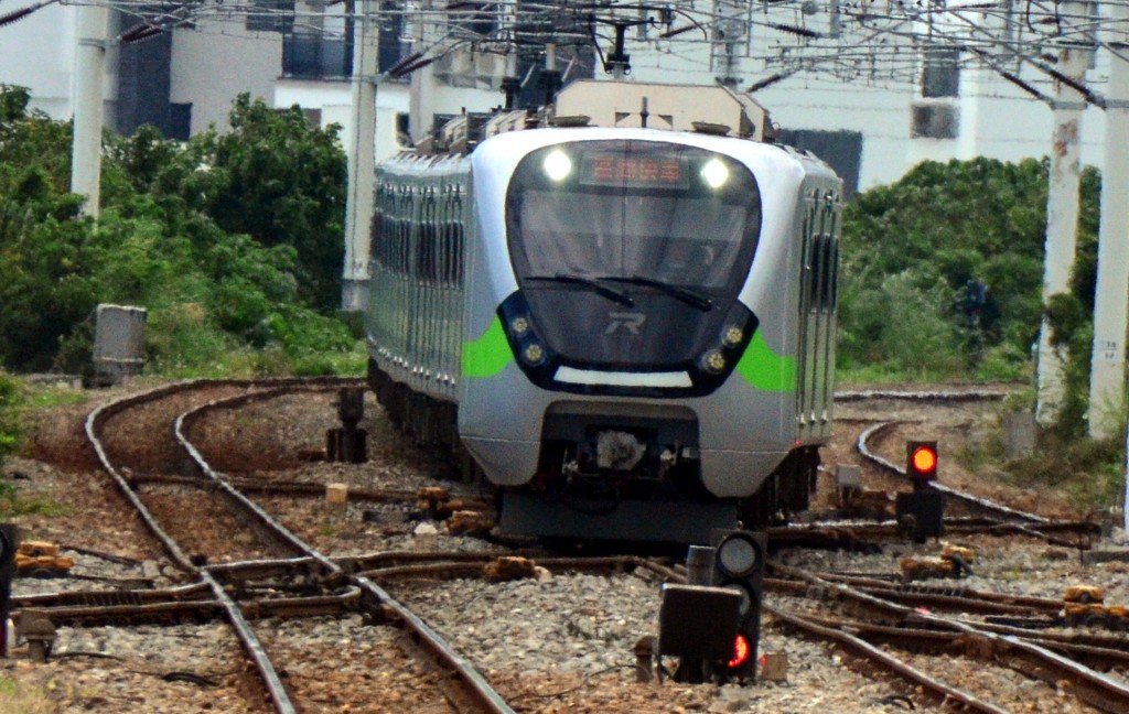 【奔馳台灣40年】台鐵「復興號」、自強號「紅斑馬」開出末班列車後　3/29雙雙除役　　　　