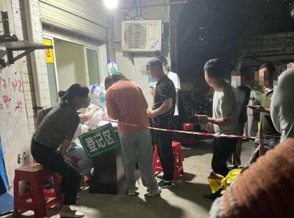 Taiwanese in Wuhan report signs of looming lockdown