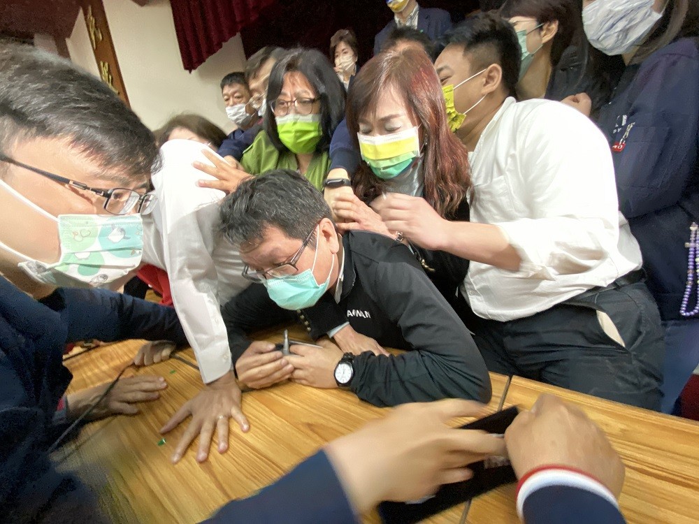 【更新】台灣立法院審查「國務機要費」除罪化相關草案　藍綠立委爆推擠衝突