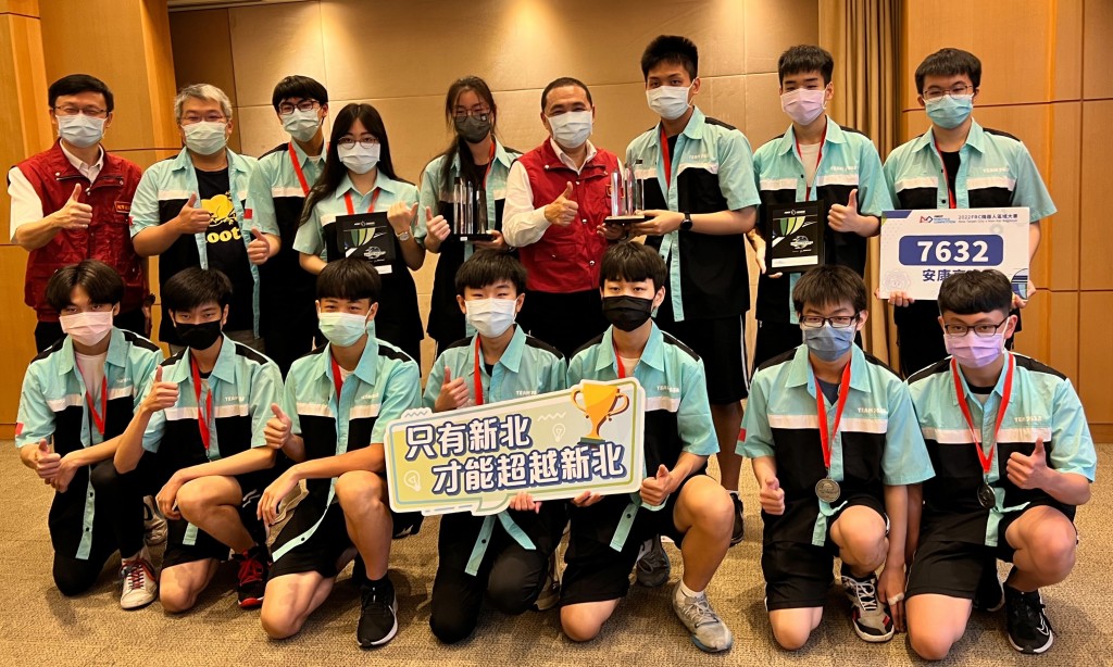 世界級人才在新北！FRC機器人競賽奪5獎項臺灣區賽最強  巿政會議獻獎