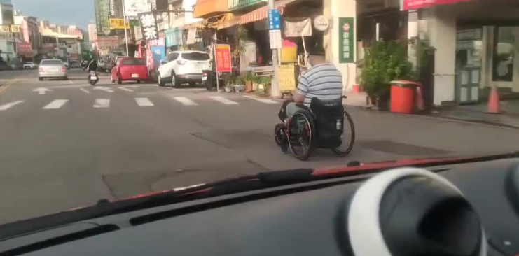 Video shows grandpa in wheelchair whiz by at 50 kph on Taiwan street