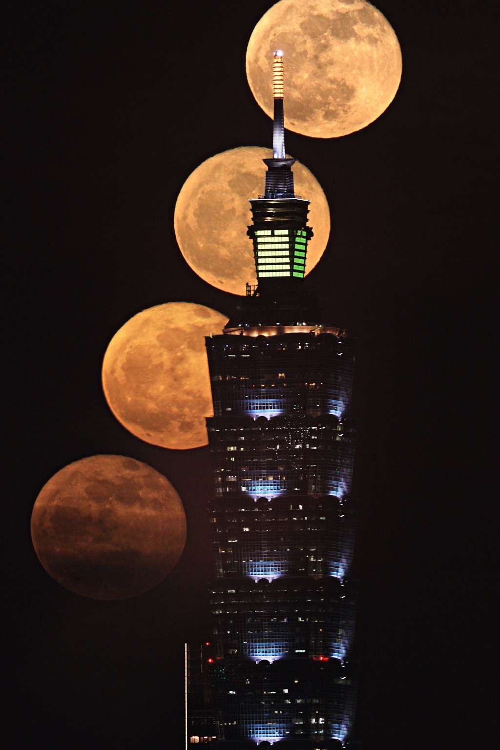 Photo of the Day: Supermoon coming to Taiwan tonight