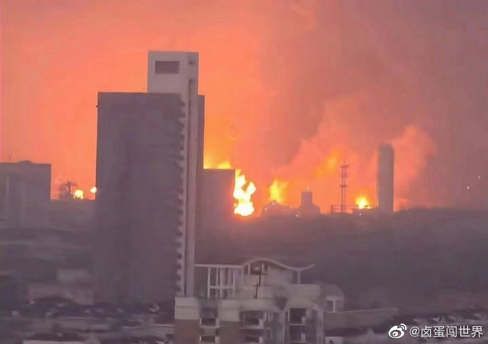 上海石化廠大爆炸震醒居民 大火竄燒染紅整片天空