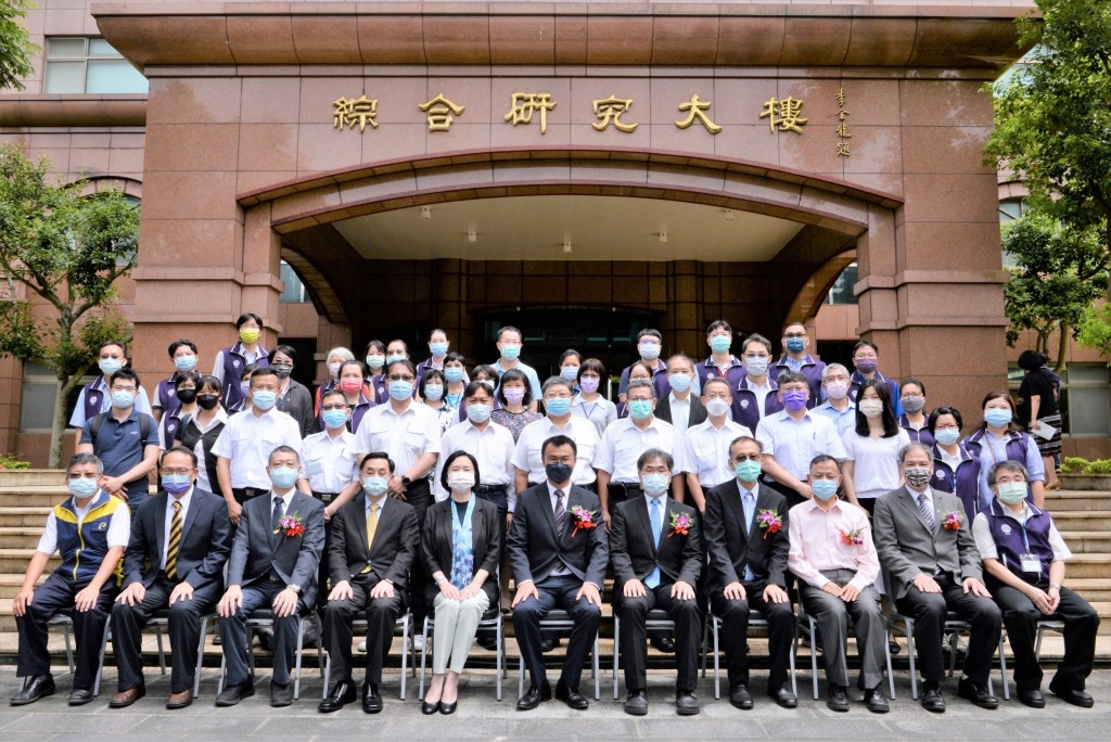 台灣獲世界動物衛生組織認可　全球第一個十足目虹彩病毒參考實驗室揭牌