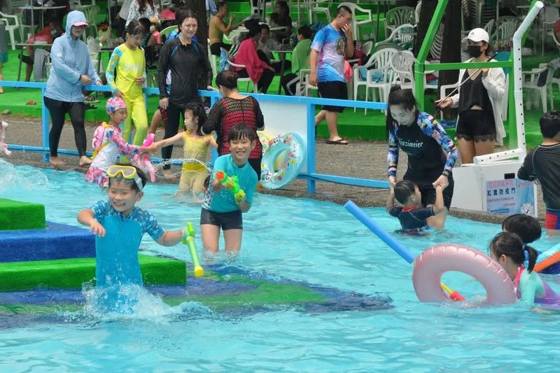 睽違兩年！宜蘭童玩節2日開跑 戲水區猶如水樂園成避暑首選