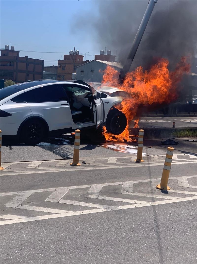 Video shows Taiwanese singer Jimmy Lin's Tesla burst into flames