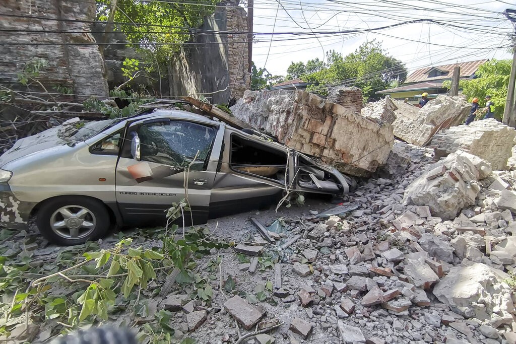 菲律賓呂宋島規模7淺層地震至少5死　首都馬尼拉劇烈搖晃　樓倒牆塌落石砸車、參議院大樓緊急疏散