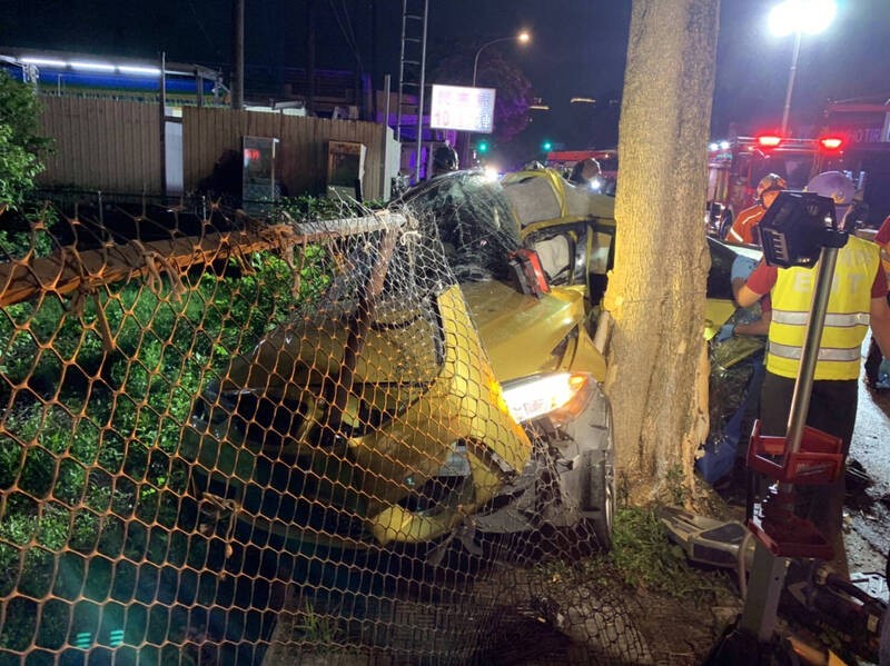 2 killed after BMW crashes into tree at 140 kph during test drive in north Taiwan