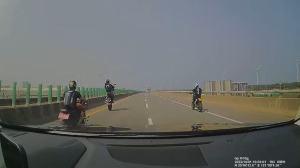 Video shows woman pop illegal wheelie on Taiwan expressway