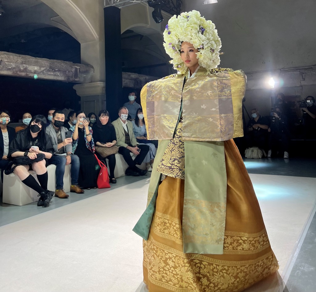Hanbok fashion show highlights the beauty of traditional Korean culture