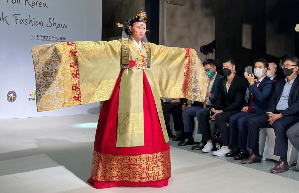 한국 전통 문화의 아름다움을 보여주는 타이베이 한복 패션쇼