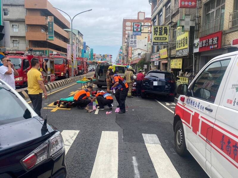 Mother struck, 3-year-old girl killed by pregnant driver at south Taiwan crossing
