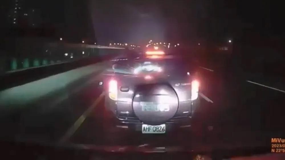 Video shows SUV block ambulance in passing lane on south Taiwan freeway