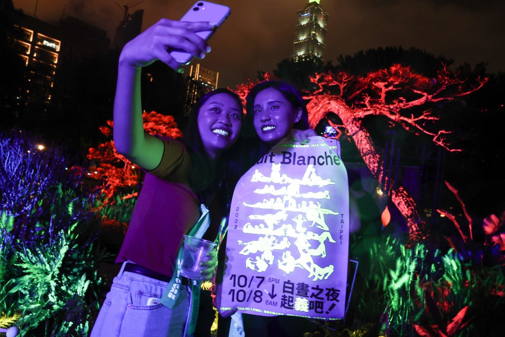 【越夜越美麗】2023「白晝之夜」吸引約40萬人次　台北市議會與市長室首度被藝術「攻佔」