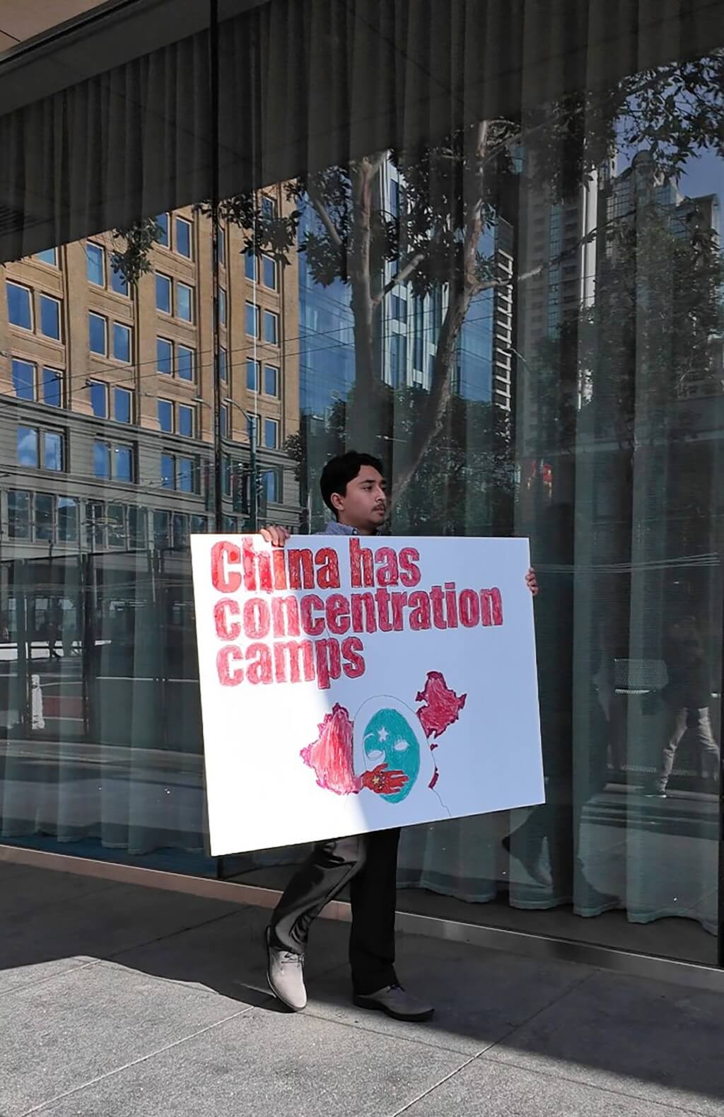 Protestors seen carrying anti-CCP signs outside APEC summit