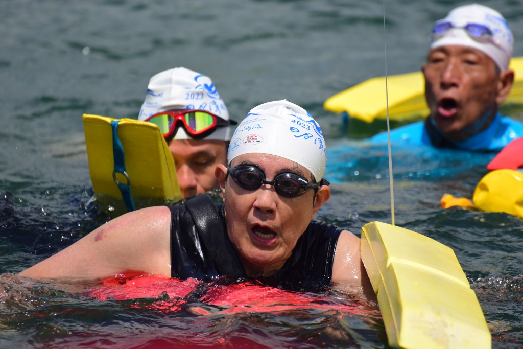 25,000 people swim across Sun Moon Lake in central Taiwan