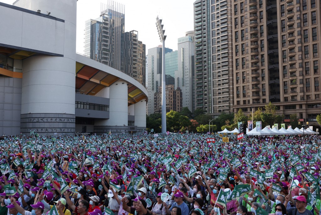 Lai inaugurates campaign HQ with massive rally in New Taipei