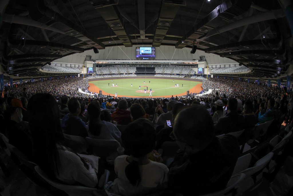 Taipei Dome holds first public event