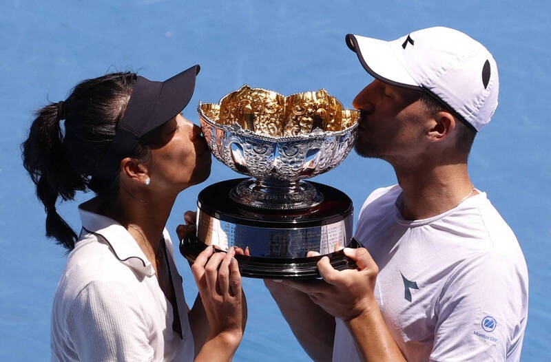 Taiwan's Hsieh Su-wei wins 1st mixed doubles title at Australian Open