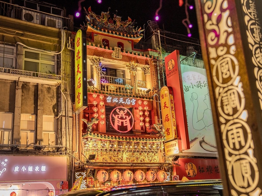 Dazzling Taipei Lantern Festival kicks off