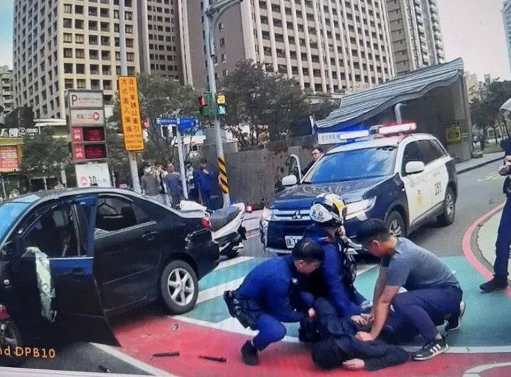 Wanted man crashes into police car in Taiwan's Taoyuan