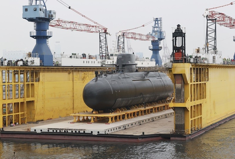 Taiwan's Narwhal submarine seen afloat for 1st time | Taiwan News | 2024-02-27 18:12:00