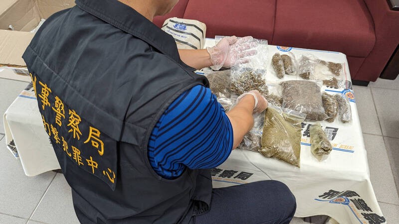 1 kg of marijuana found in voodoo statue in Taichung 